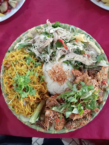 Cơm trộn thập cẩm